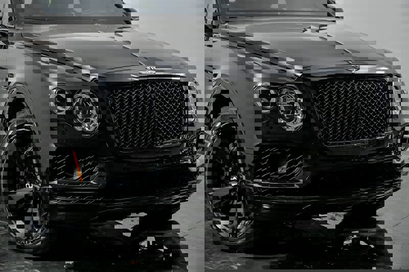 Used 2017 Bentley Bentayga image 2