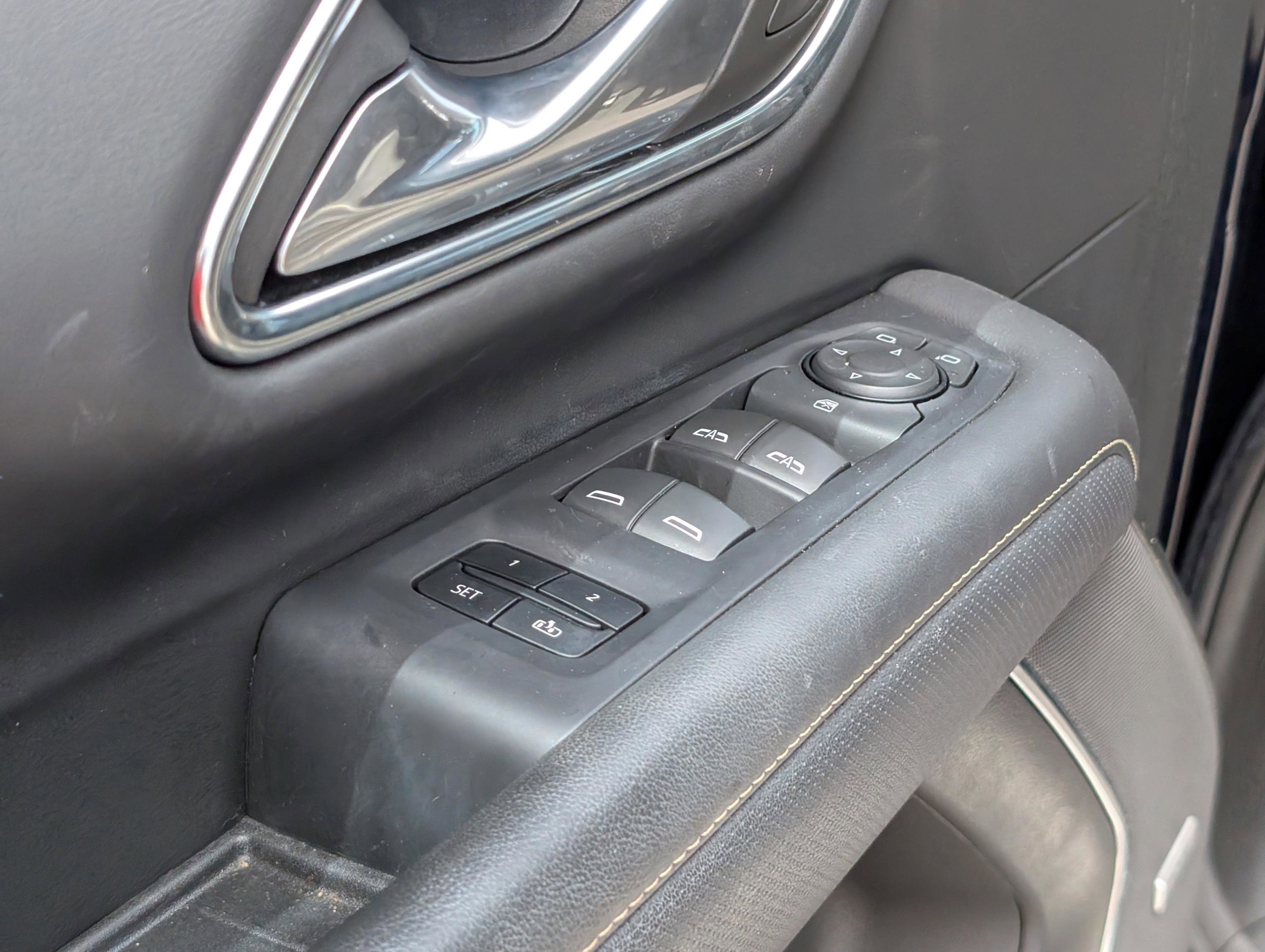 Used 2024 GMC Yukon SLT AWD/4WD image 17