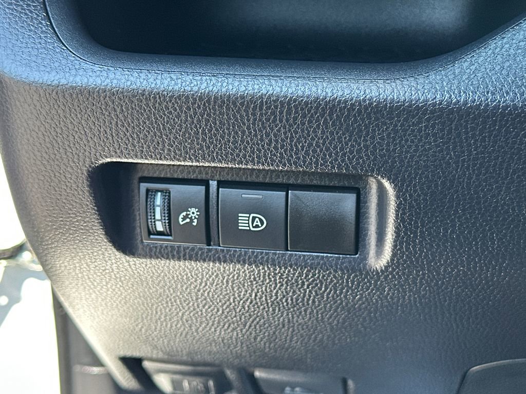 Used 2025 Toyota RAV4 XLE AWD/4WD image 21
