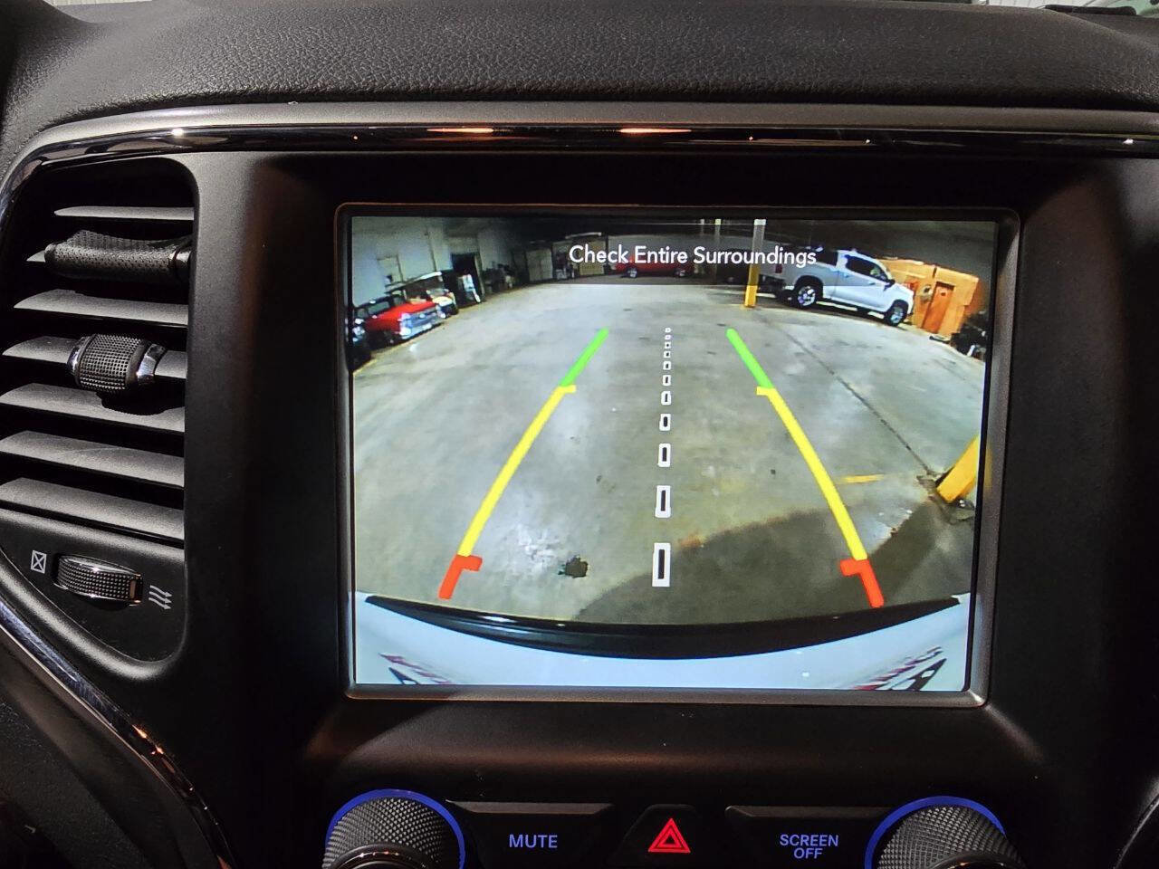 Used 2018 Jeep Grand Cherokee Altitude image 42