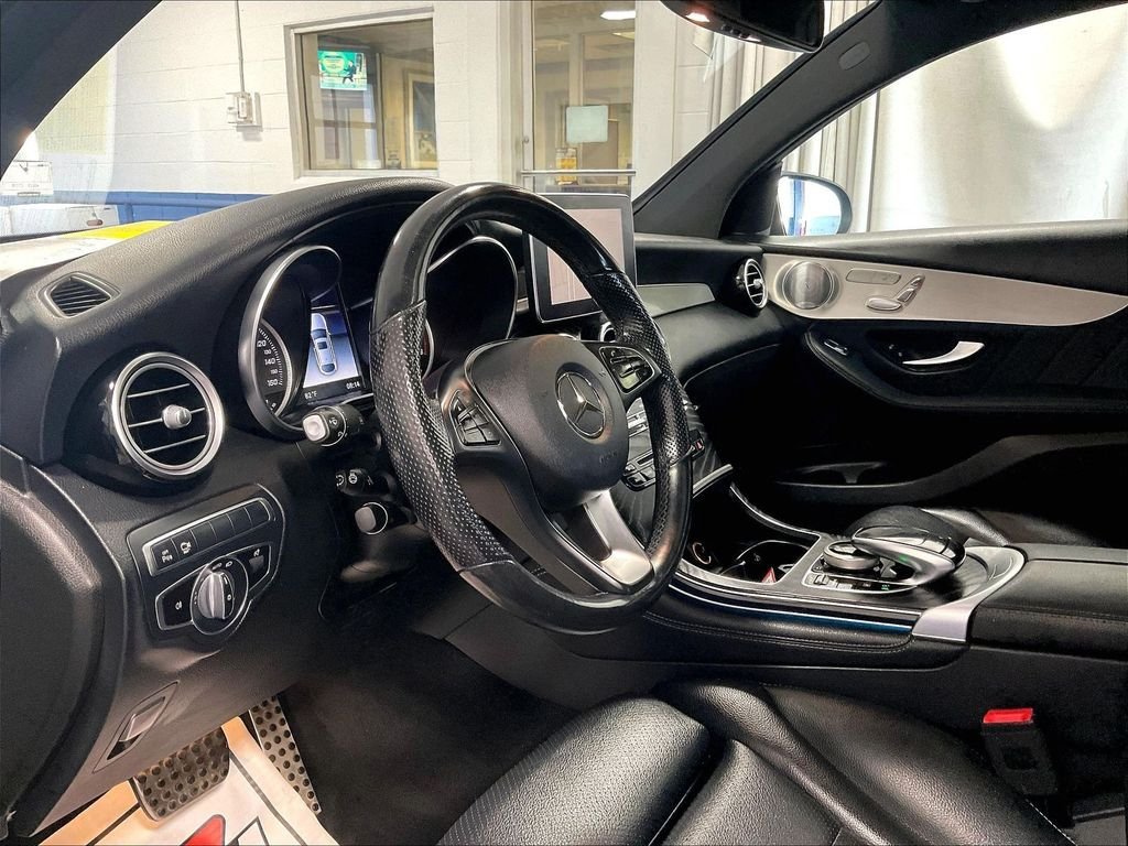 Used 2019 Mercedes-Benz GLC 300 4MATIC Coupe image 8