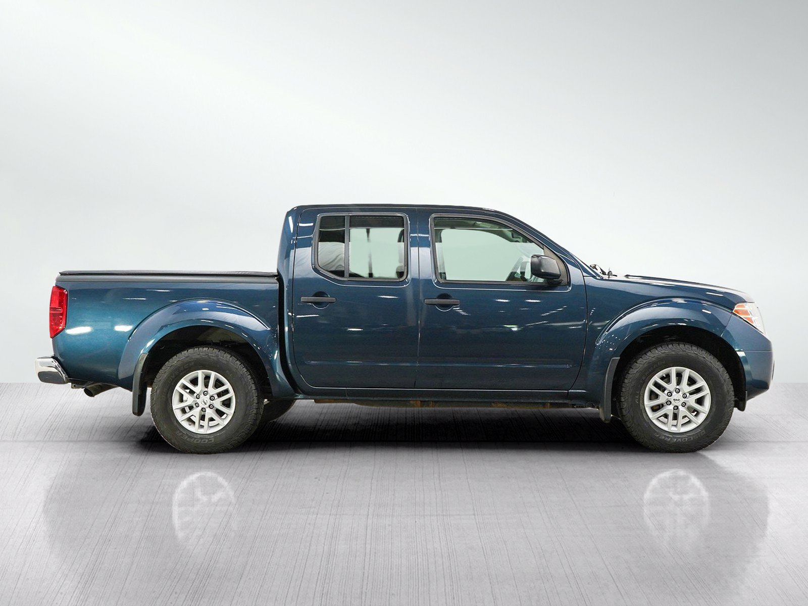 Used 2016 Nissan Frontier SV AWD/4WD image 6