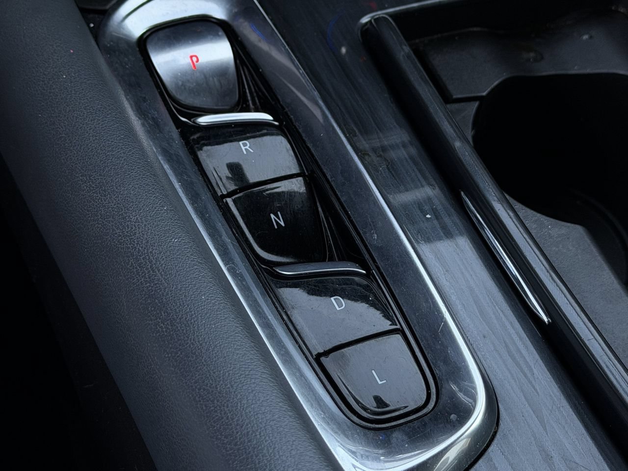 Used 2022 Buick Enclave Essence FWD image 17