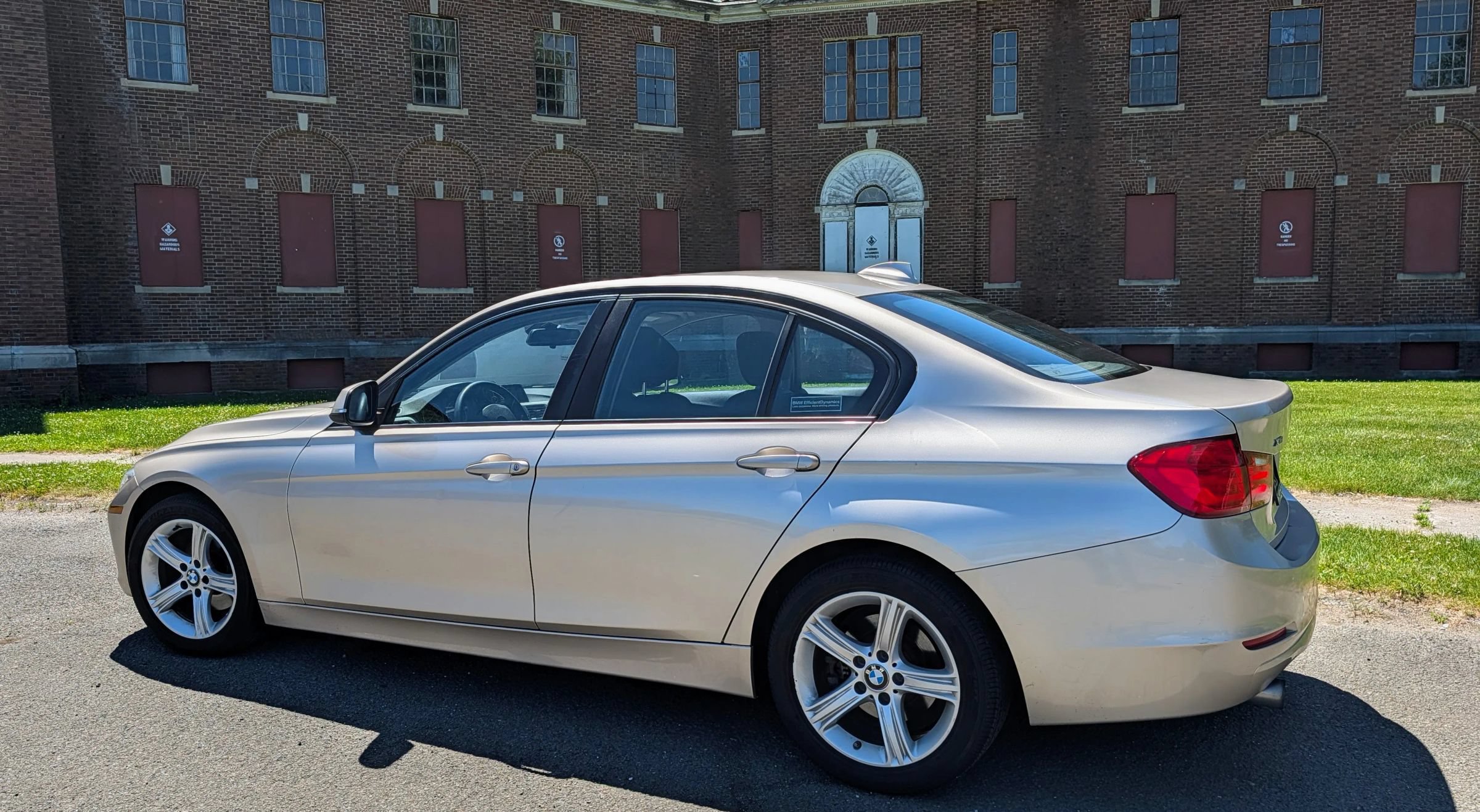 Used 2013 BMW 320i xDrive Sedan AWD/4WD image 2