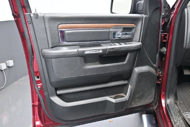 Used 2018 RAM 1500 Laramie w/ Convenience Group AWD/4WD image 10