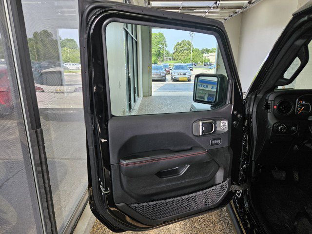 Used 2025 Jeep Gladiator Rubicon w/ Convenience Group AWD/4WD image 16