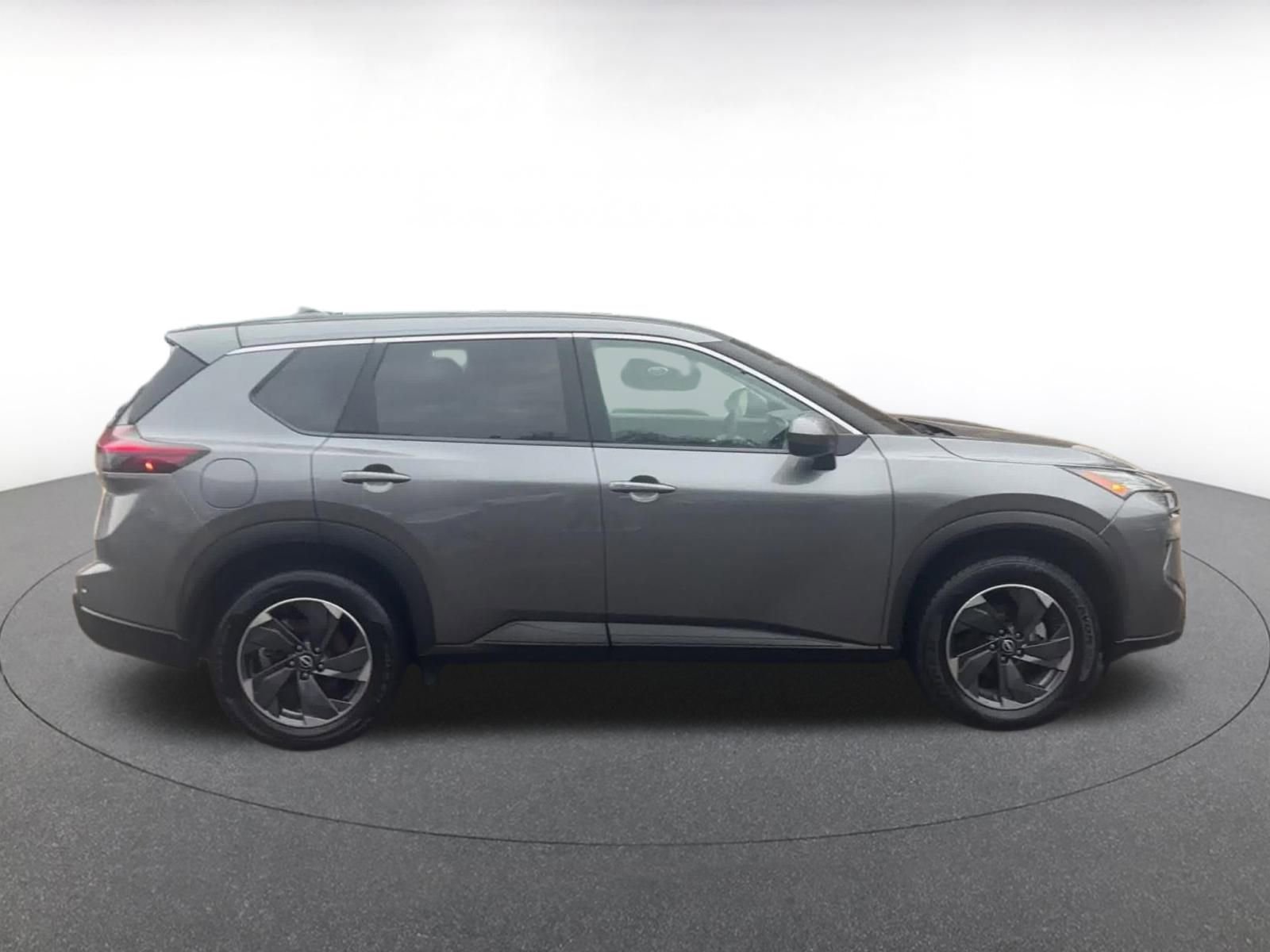 Used 2025 Nissan Rogue SV image 16