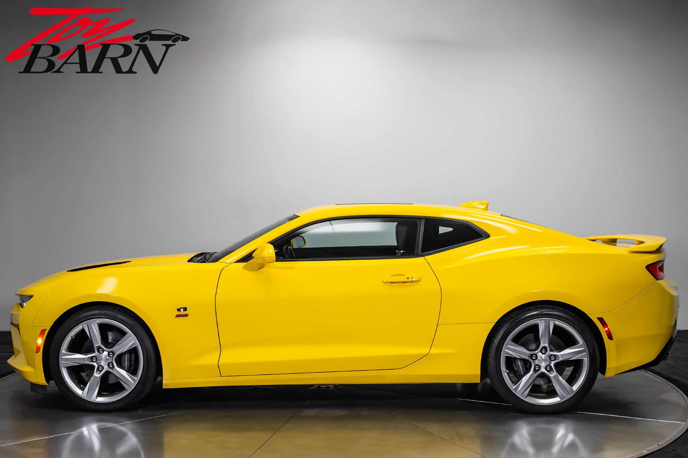 Used 2016 Chevrolet Camaro SS RWD image 2