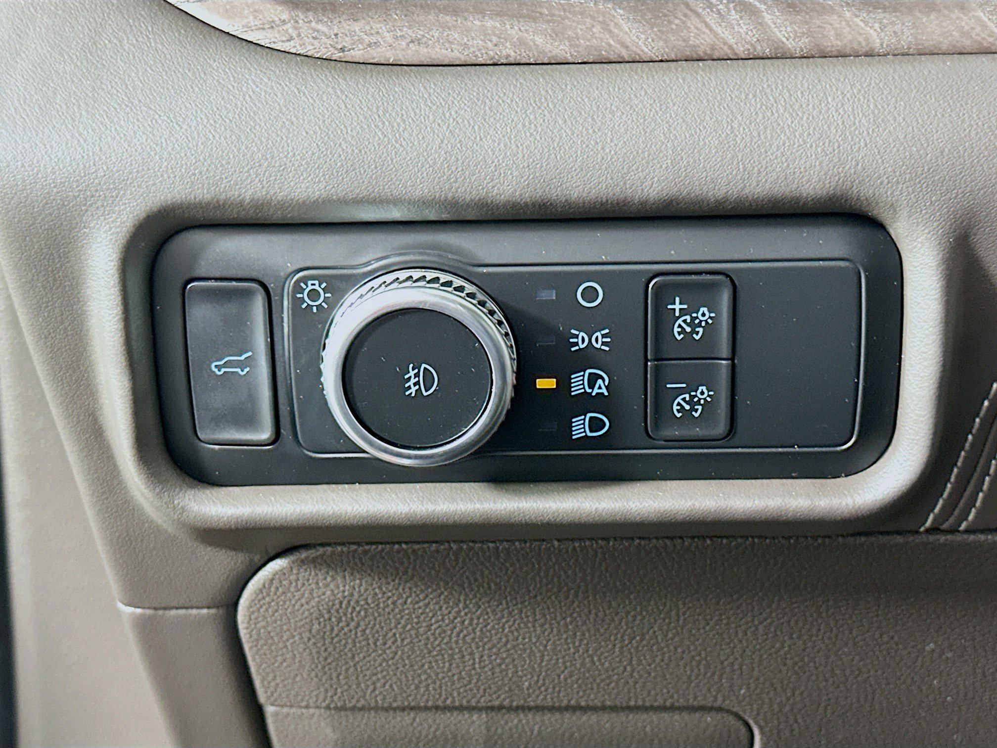 Used 2022 Ford Explorer Platinum w/ Equipment Group 601A image 16