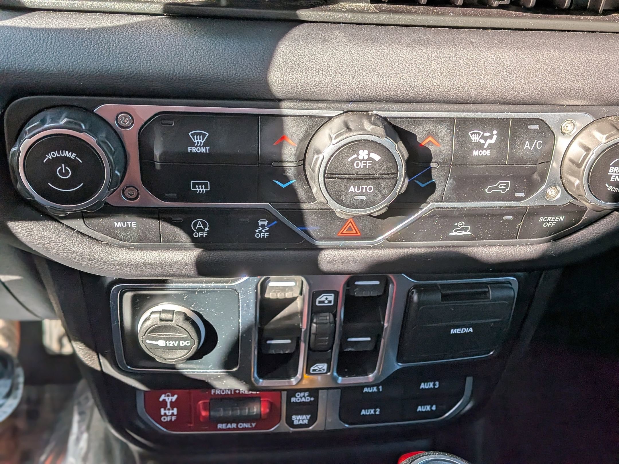 Used 2024 Jeep Wrangler Unlimited Rubicon image 29