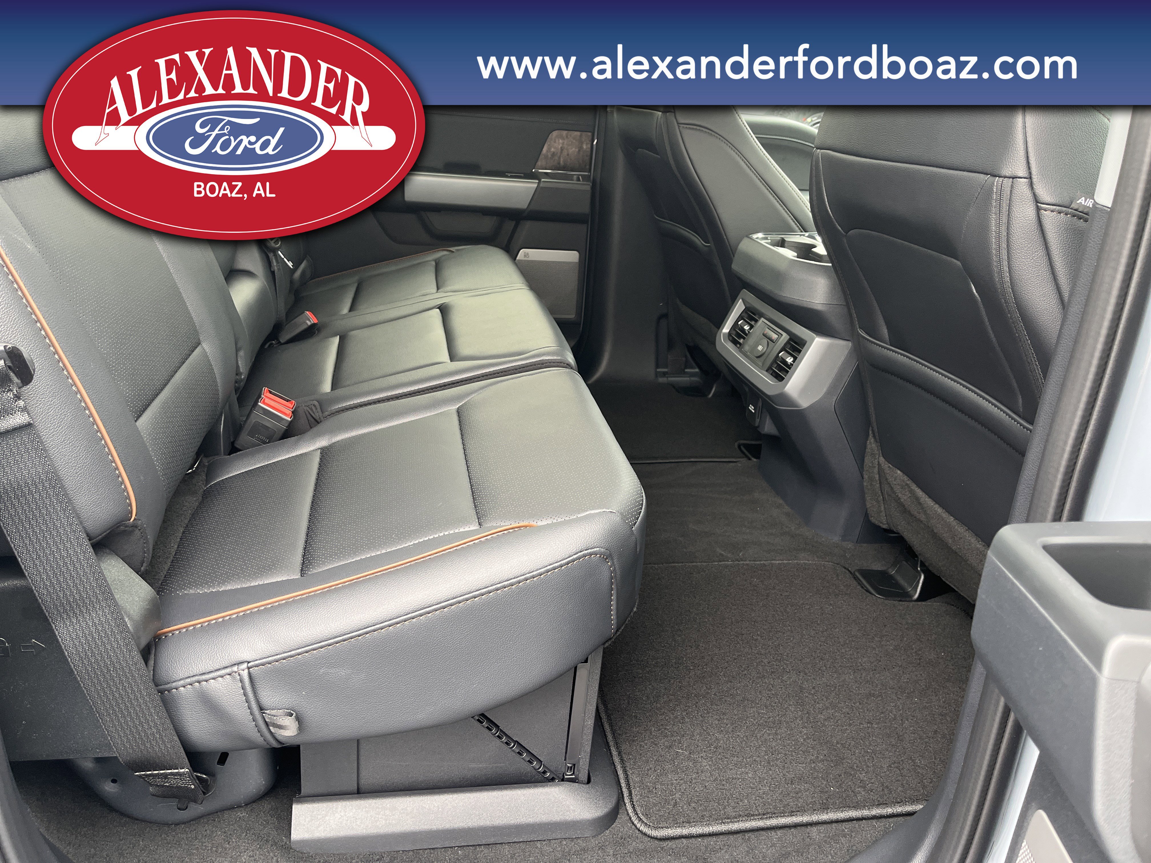 New 2026 Ford F350 Lariat w/ Black Appearance Package image 21