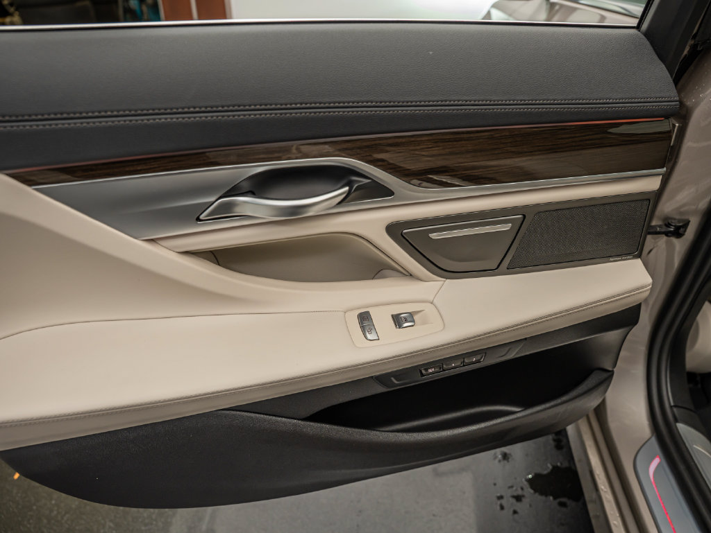 Used 2022 BMW 750i xDrive AWD/4WD image 39