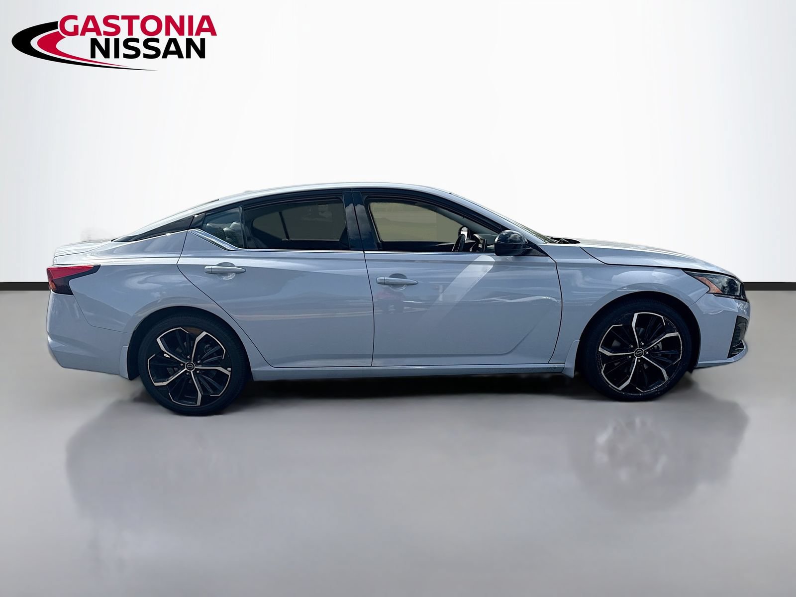 Used 2023 Nissan Altima 2.5 SR FWD image 10