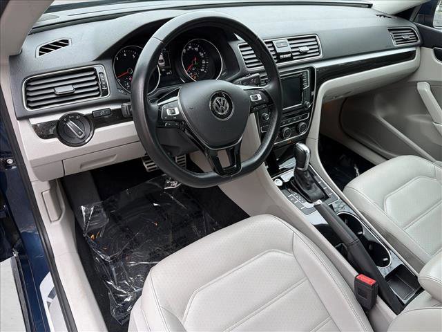 Used 2019 Volkswagen Passat 2.0T SE R-Line image 12