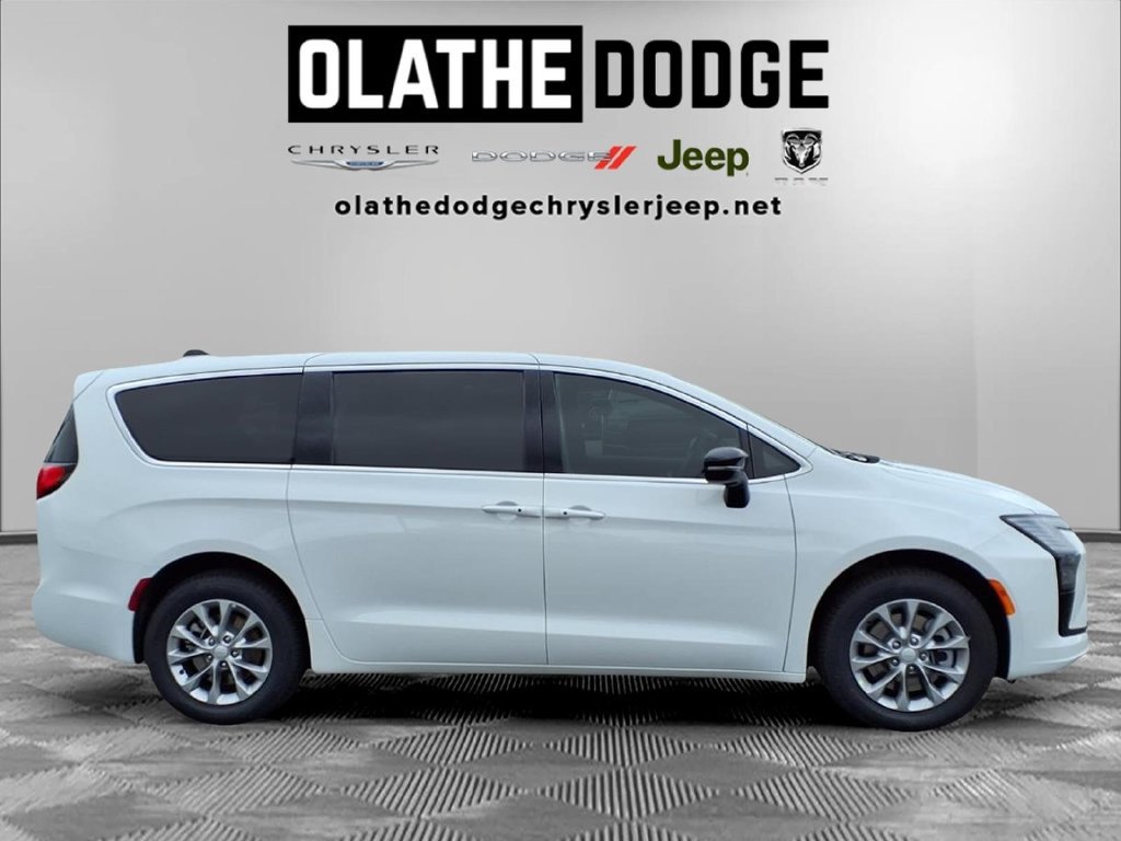 New 2027 Chrysler Pacifica Select AWD/4WD image 28