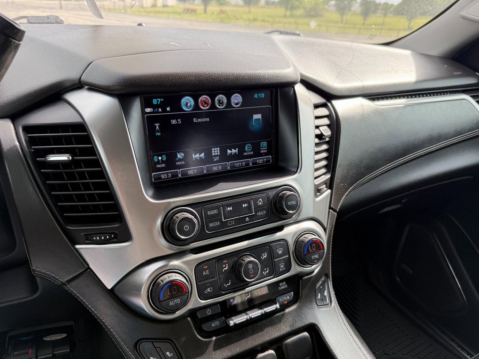 Used 2019 Chevrolet Suburban LT image 21