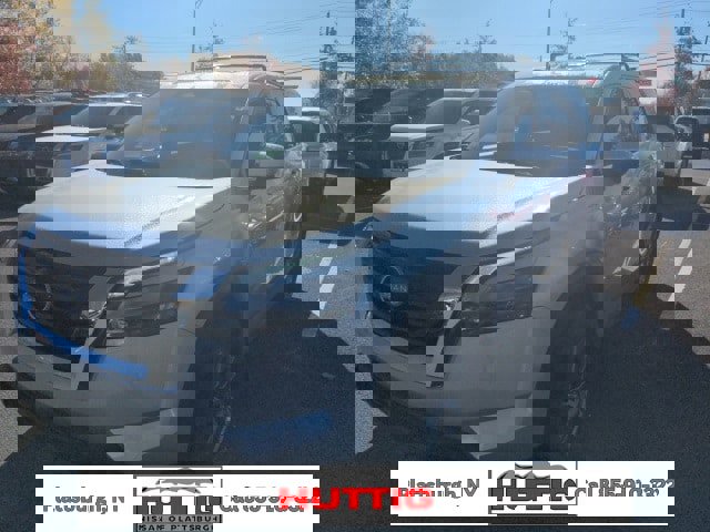 New 2025 Nissan Pathfinder SV w/ SV Premium Package