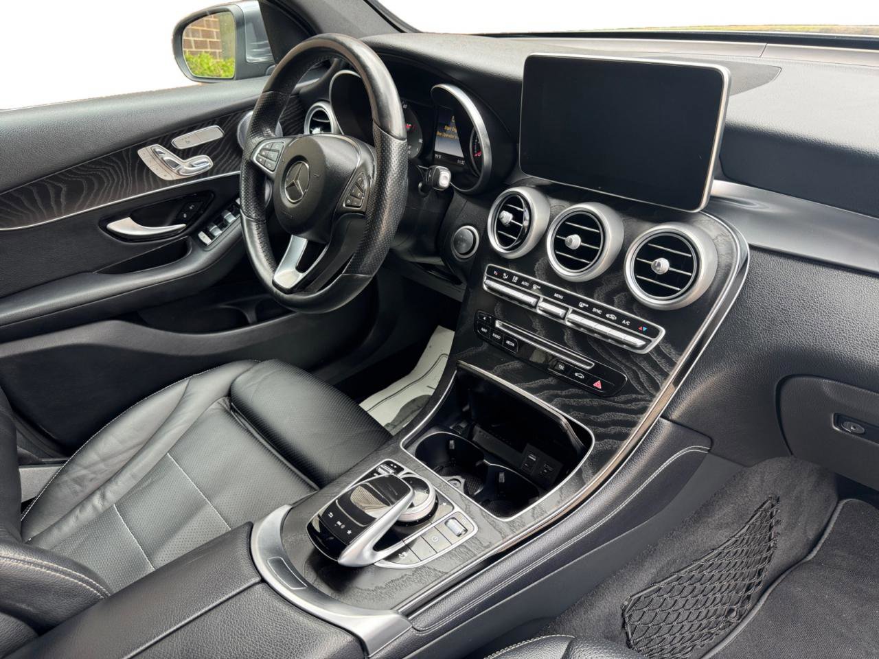 Used 2018 Mercedes-Benz GLC 300 4MATIC image 4