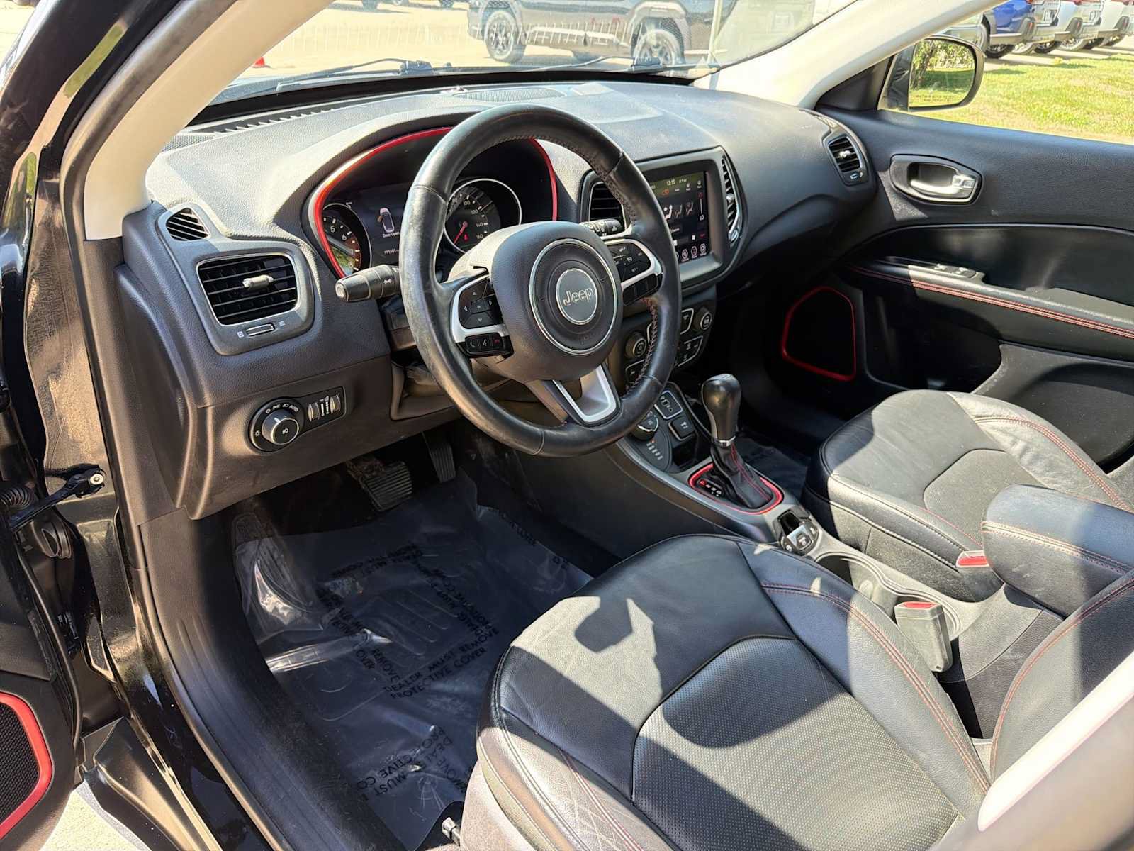 Used 2017 Jeep Compass Trailhawk w/ Leather Interior Group AWD/4WD image 2