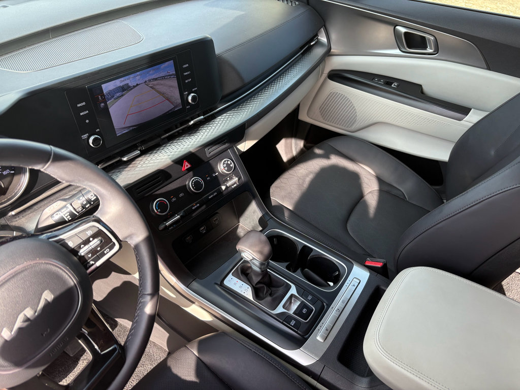 Used 2024 Kia Carnival LX image 14