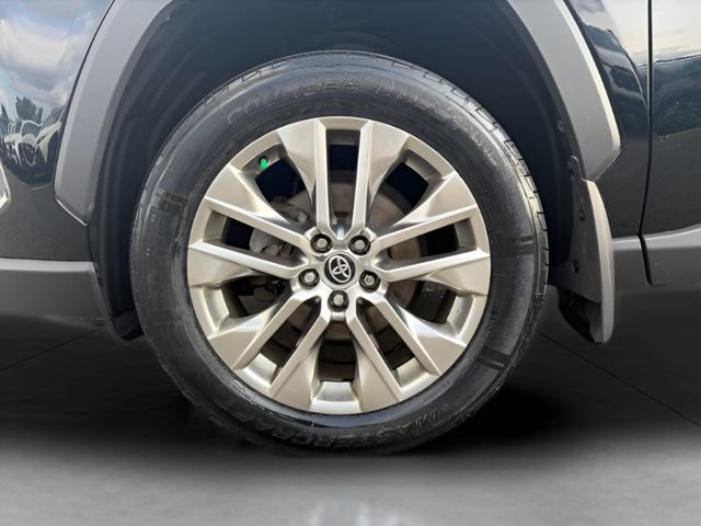 Used 2021 Toyota RAV4 XLE Premium AWD/4WD image 22