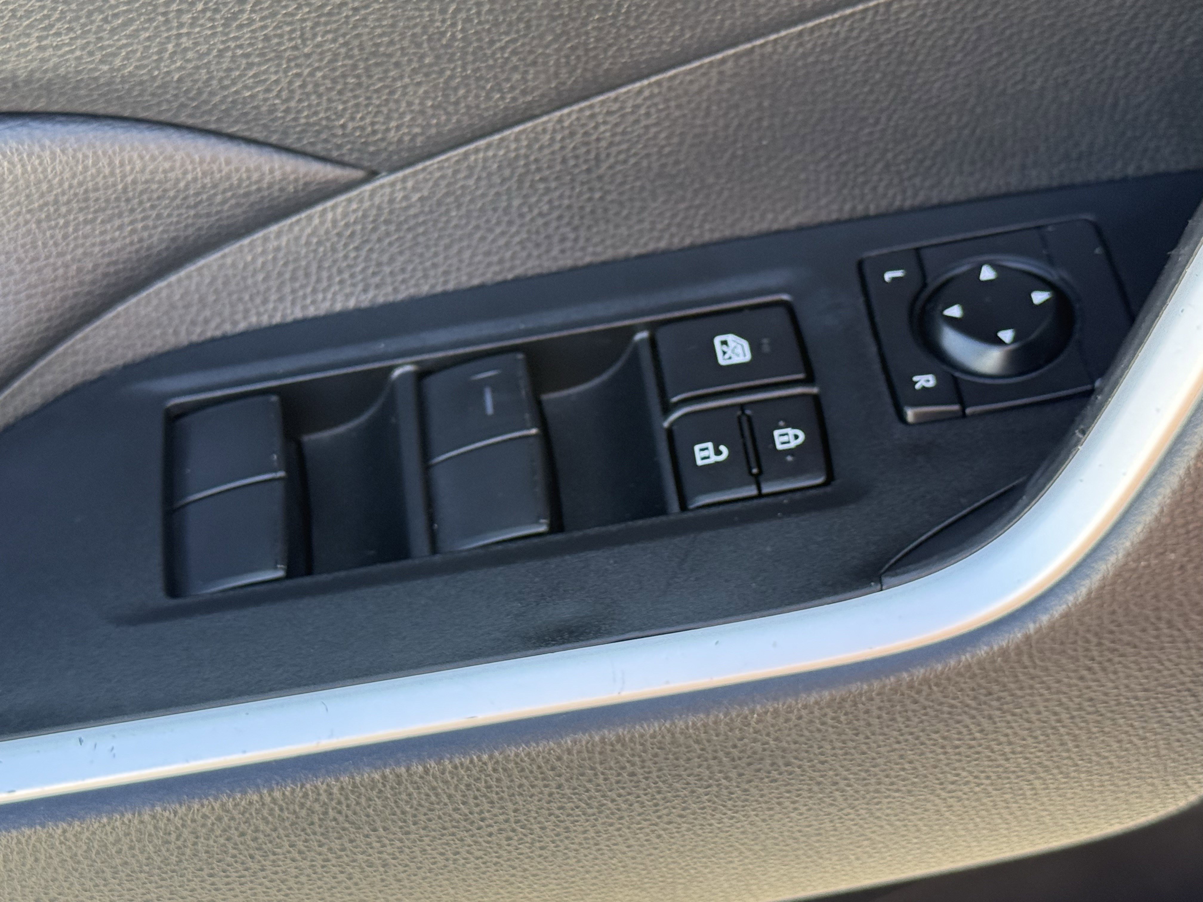 Used 2025 Toyota RAV4 LE image 26