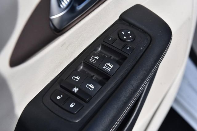 Used 2024 Chrysler Voyager LX image 8