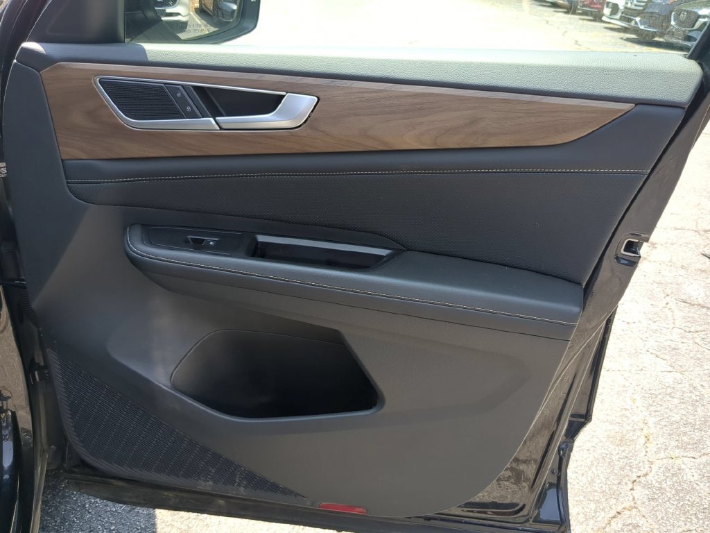 Used 2025 Volkswagen Atlas SE FWD image 33