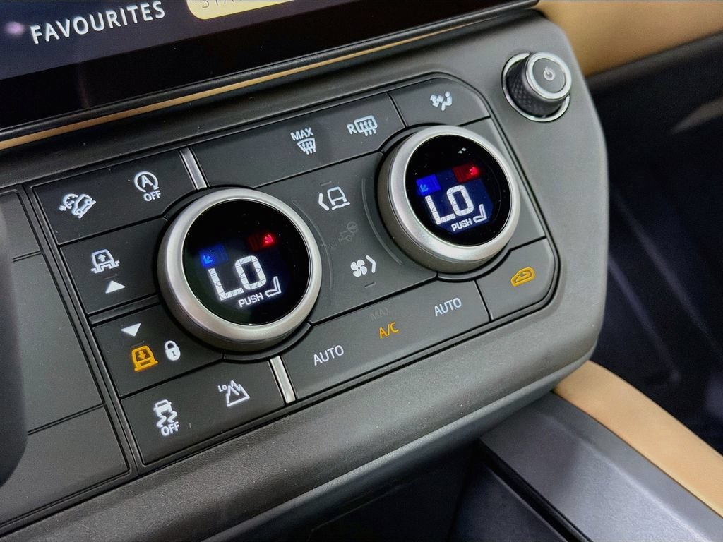 New 2026 Land Rover Defender 130 X-Dynamic SE AWD/4WD image 16