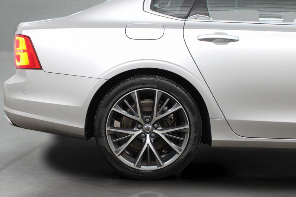 Used 2018 Volvo S90 T6 Momentum w/ Convenience Package AWD/4WD image 12