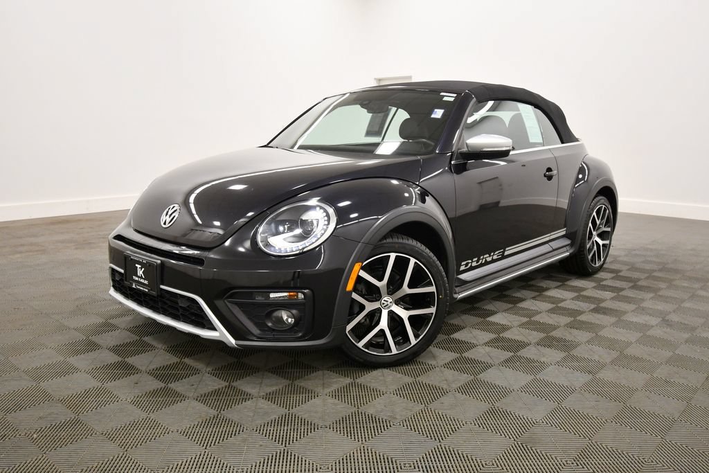 Used 2018 Volkswagen Beetle 2.0T Dune FWD image 2