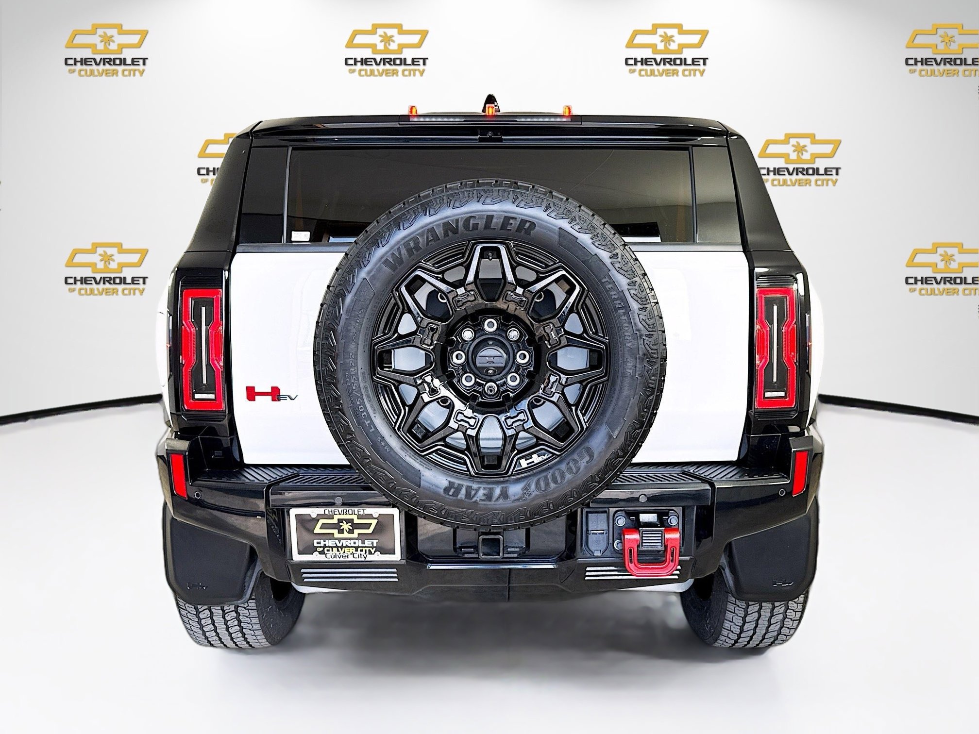 Used 2024 GMC Hummer EV 2X w/ LPO, Illumination Package image 6