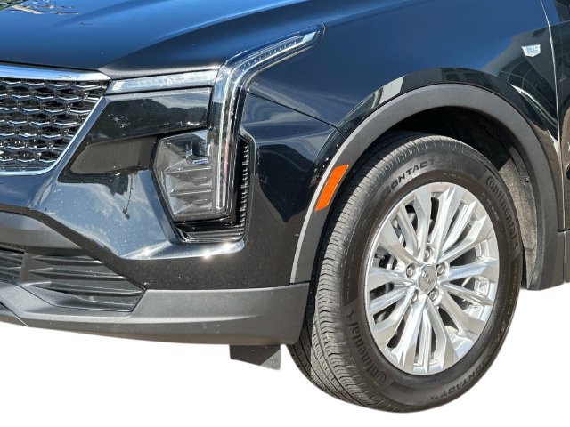 Used 2024 Cadillac XT4 Luxury w/ Cold Weather Package AWD/4WD image 9