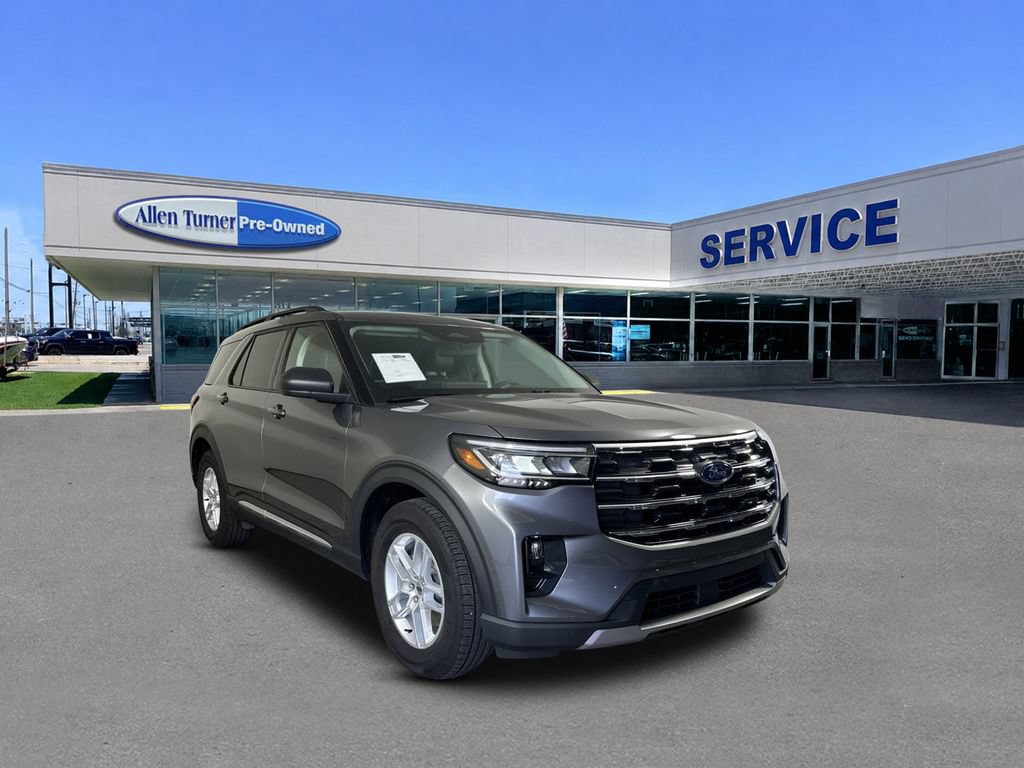 Used 2025 Ford Explorer Active w/ Active Comfort Package RWD image 2