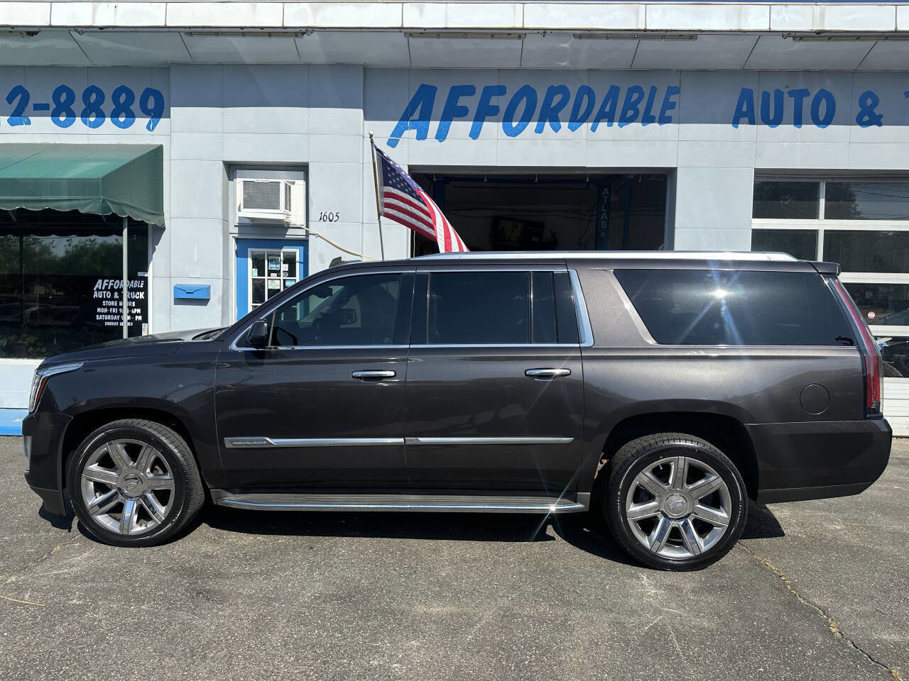 Used 2015 Cadillac Escalade ESV Luxury AWD/4WD image 7