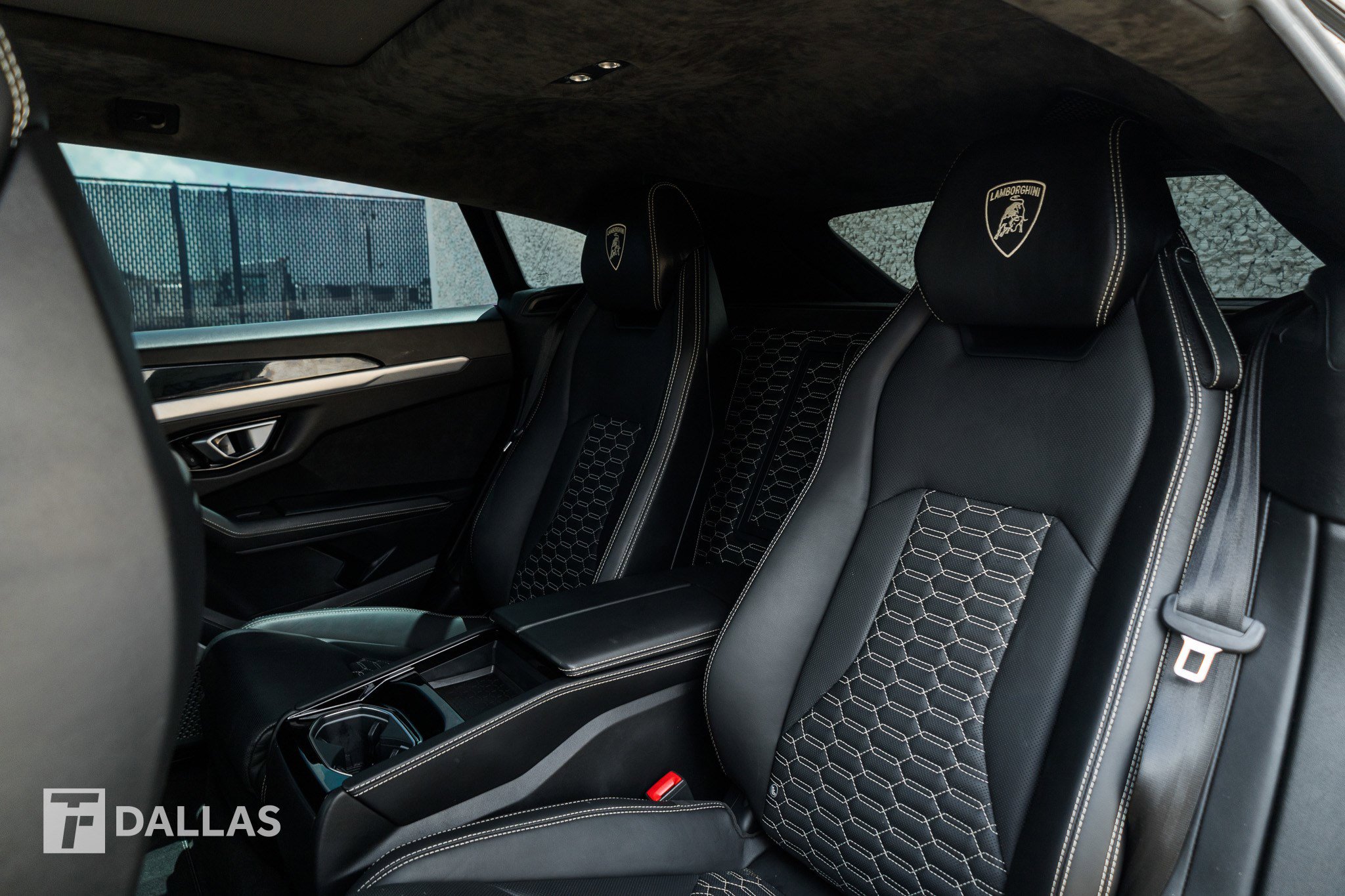 Used 2019 Lamborghini Urus AWD/4WD image 32