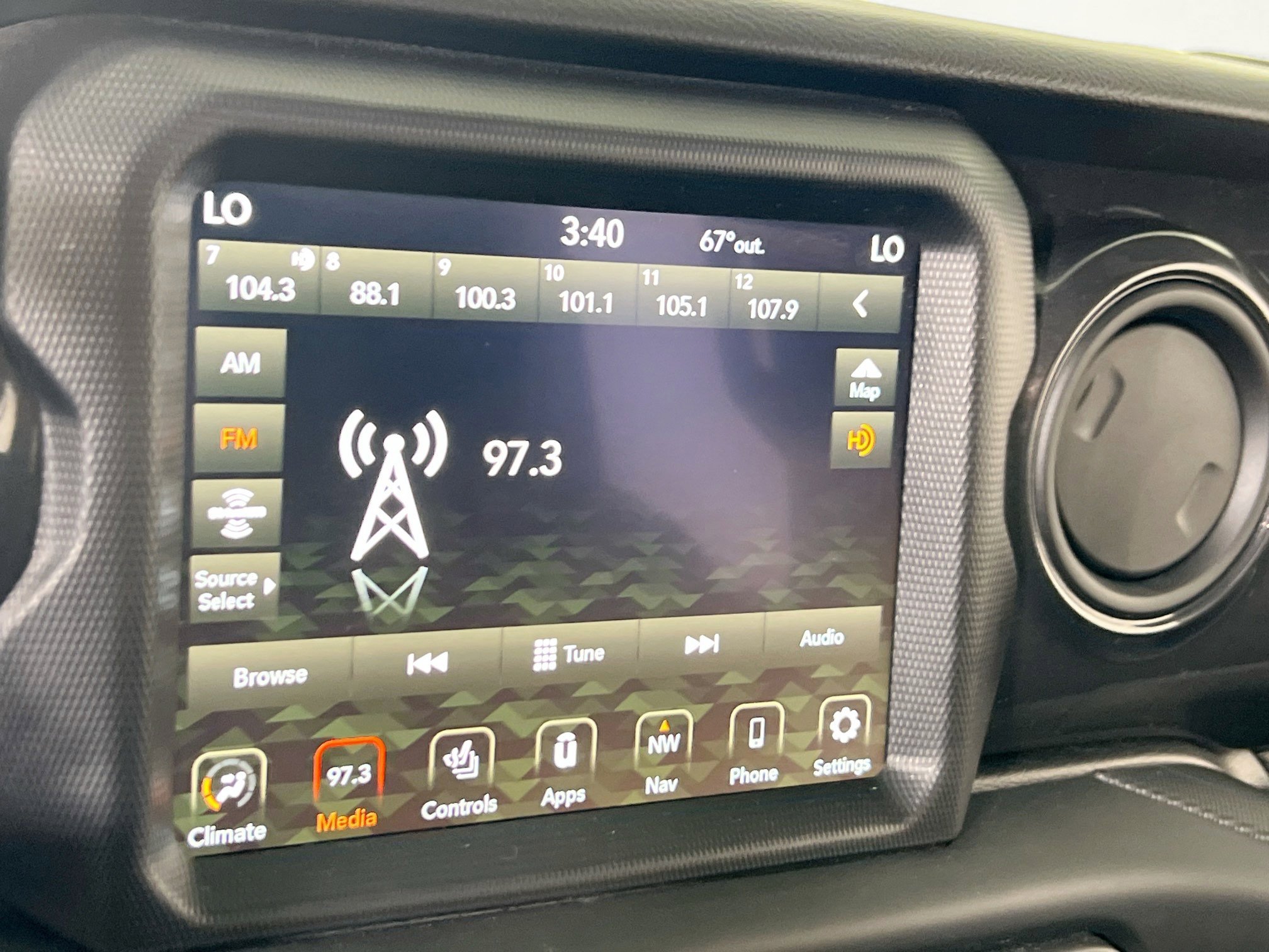 Used 2022 Jeep Gladiator Sport image 15