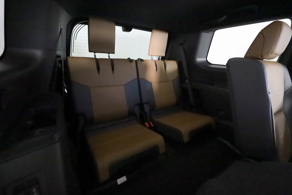 Used 2025 Lexus GX 550 w/ Accessory Package (2T) image 12