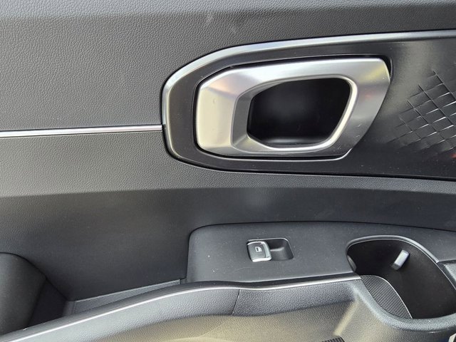 Used 2025 Kia Sorento S w/ Panoramic Sunroof Package image 9