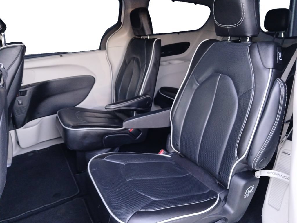Used 2023 Chrysler Pacifica Limited w/ Uconnect Theater Family Group AWD/4WD image 22