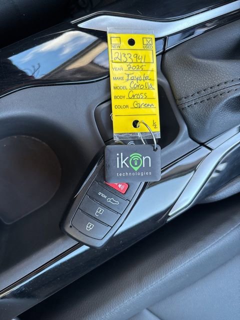 Used 2025 Toyota Corolla Cross XLE image 39