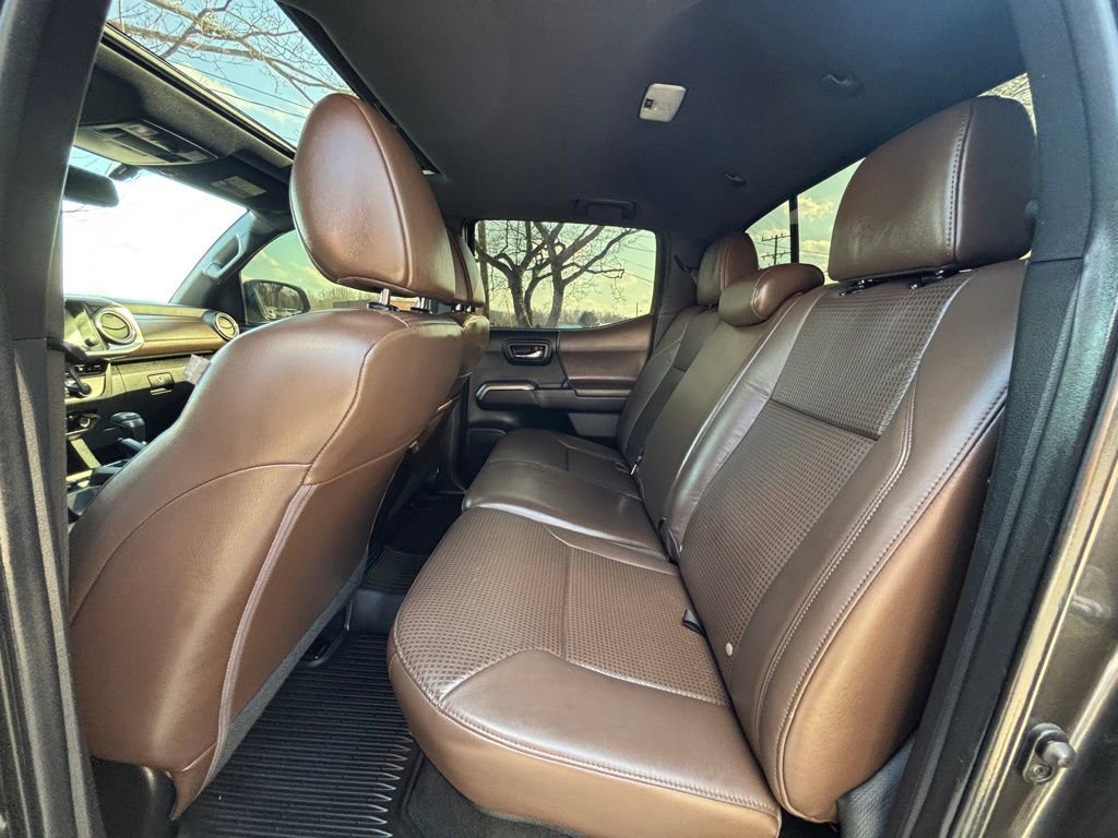 Used 2016 Toyota Tacoma Limited w/ Exterior Package image 19