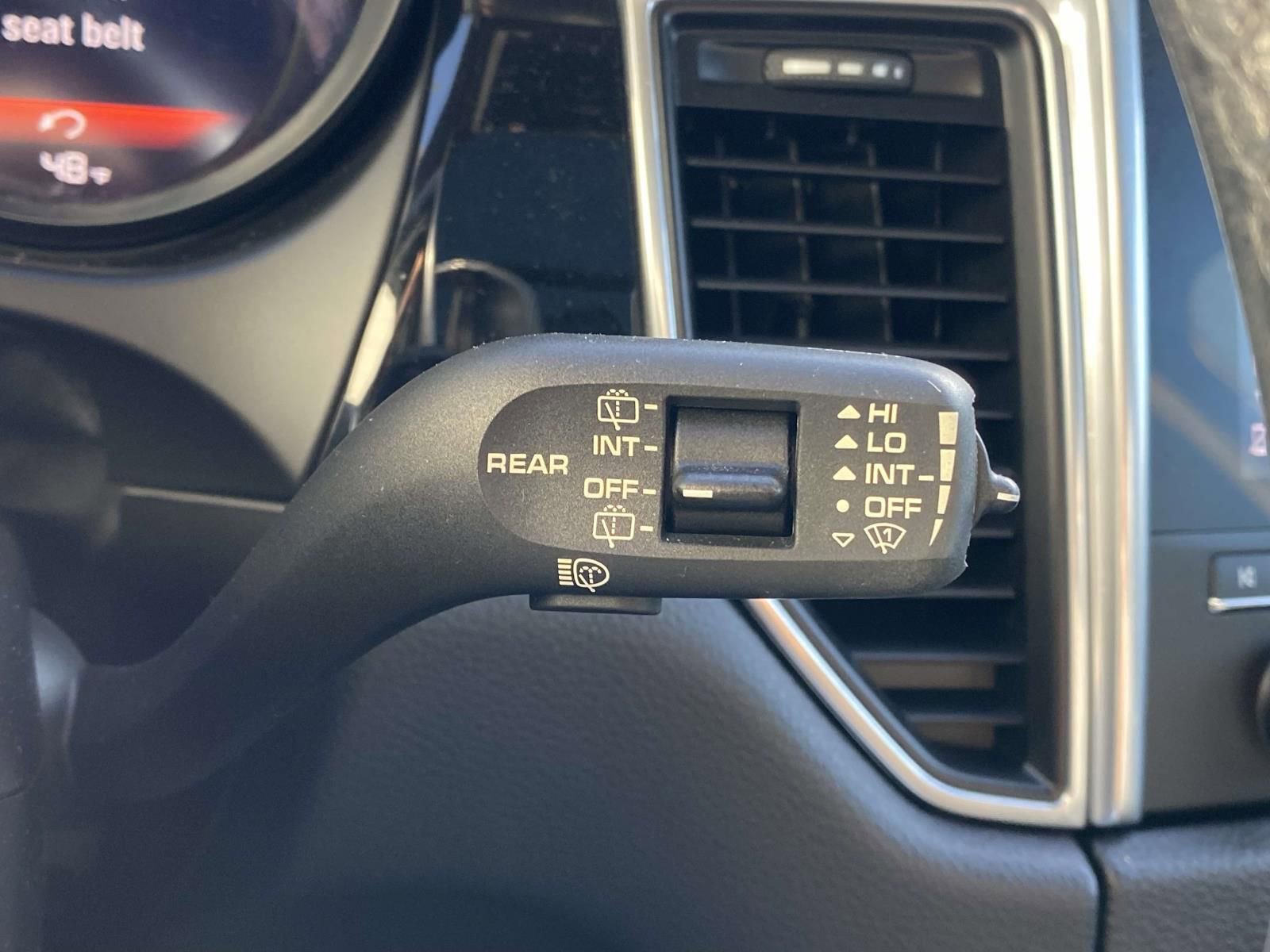 Used 2018 Porsche Macan w/ Premium Package Plus AWD/4WD image 25