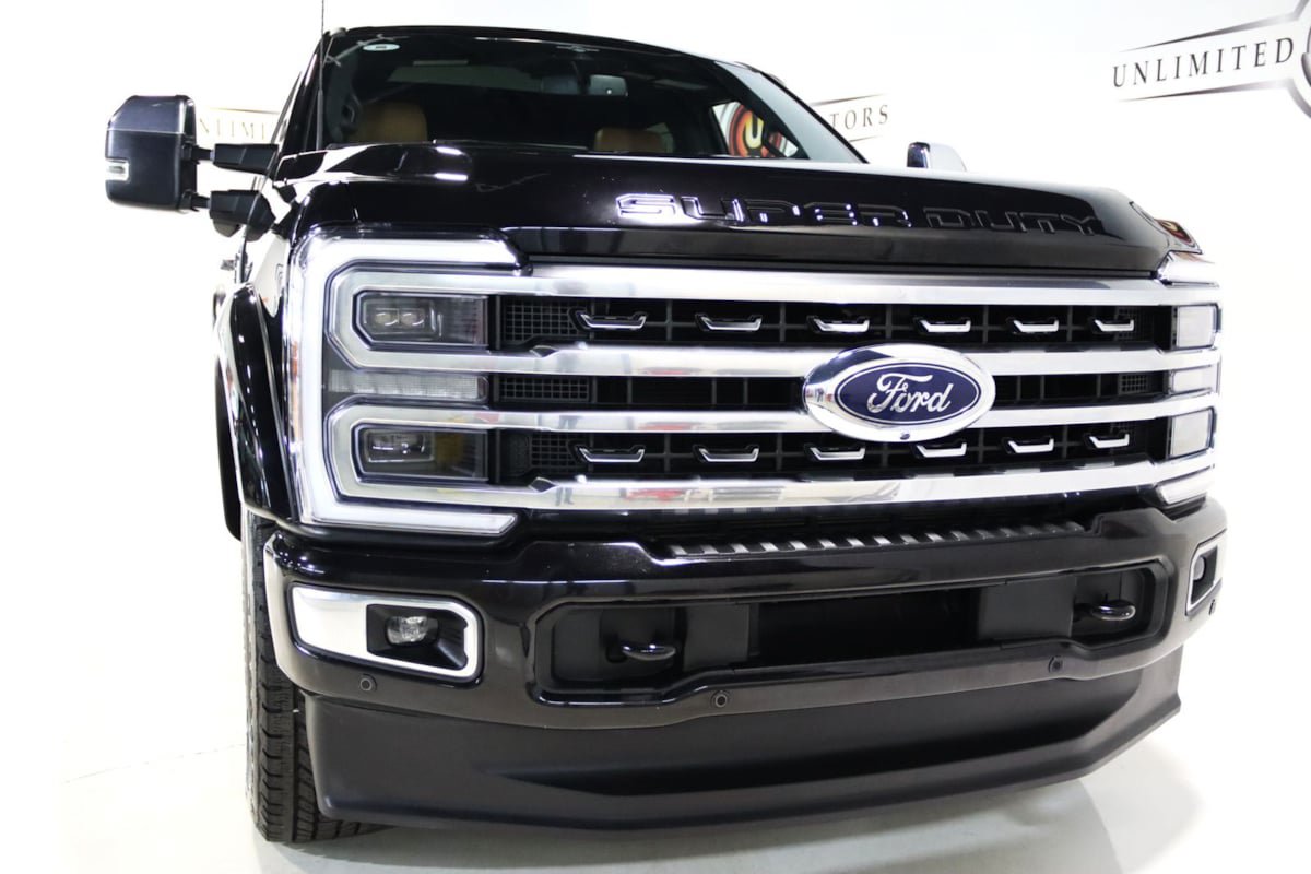 Used 2023 Ford F250 Platinum w/ FX4 Off-Road Package AWD/4WD image 33
