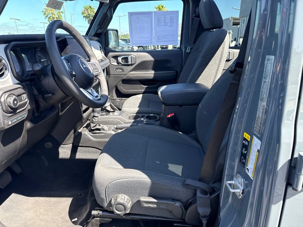 Certified 2025 Jeep Wrangler Unlimited Sahara w/ Safety Group AWD/4WD image 14