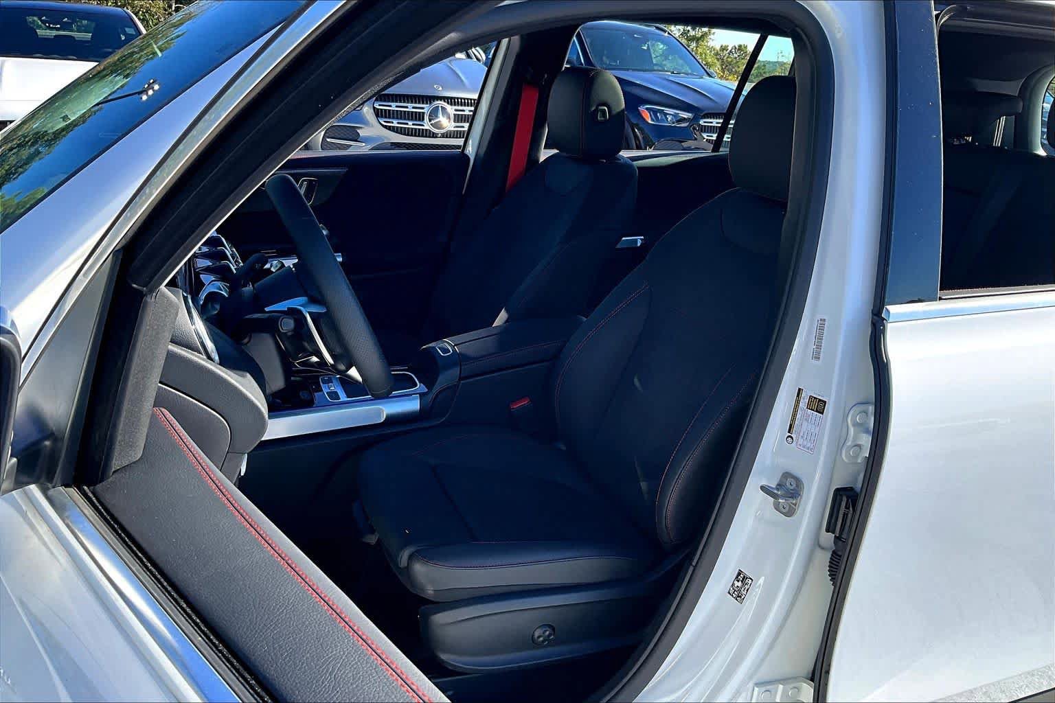 Used 2025 Mercedes-Benz GLB 35 AMG 4MATIC image 8