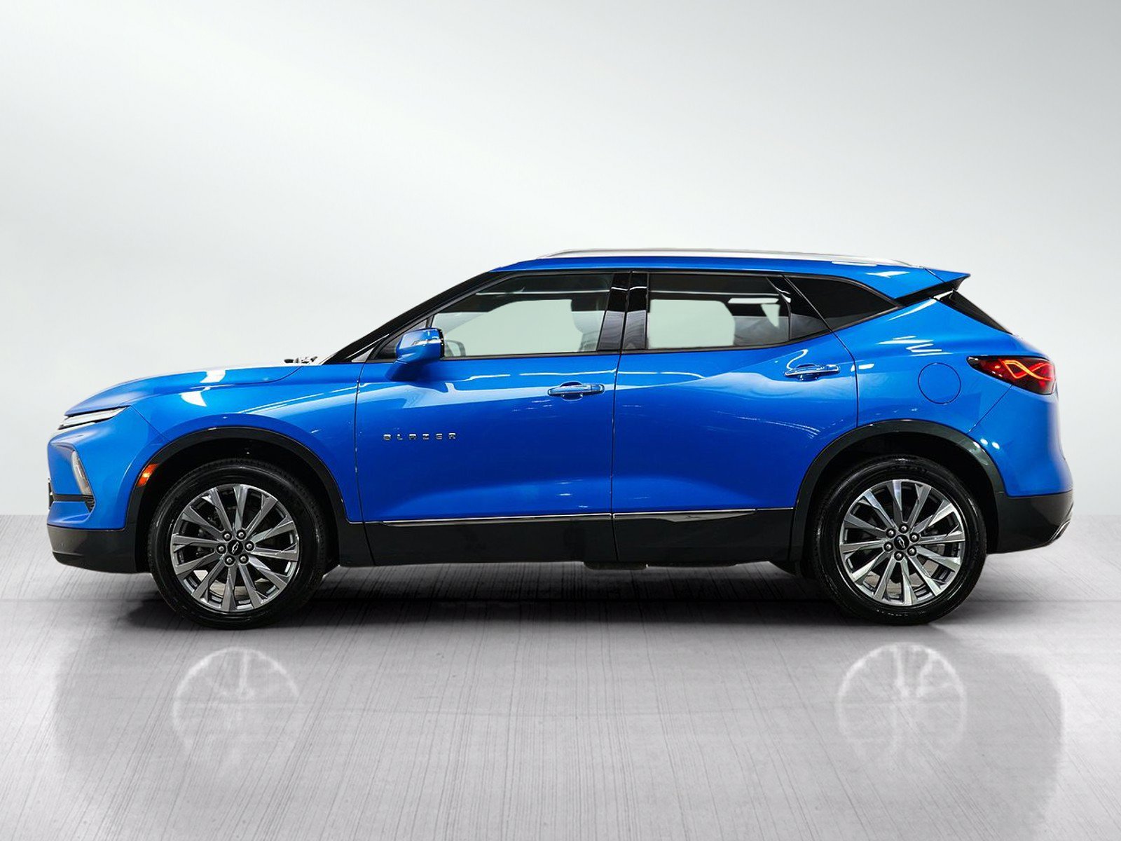 Used 2024 Chevrolet Blazer Premier AWD/4WD image 2