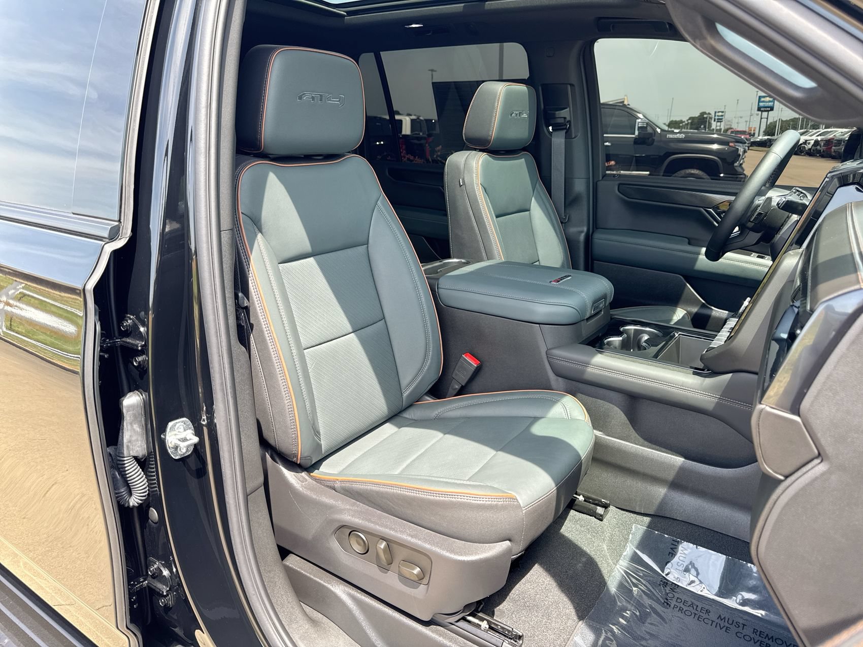 Used 2026 GMC Yukon XL AT4 AWD/4WD image 27