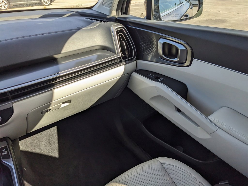 Certified 2025 Kia Sorento S w/ Panoramic Sunroof Package image 18
