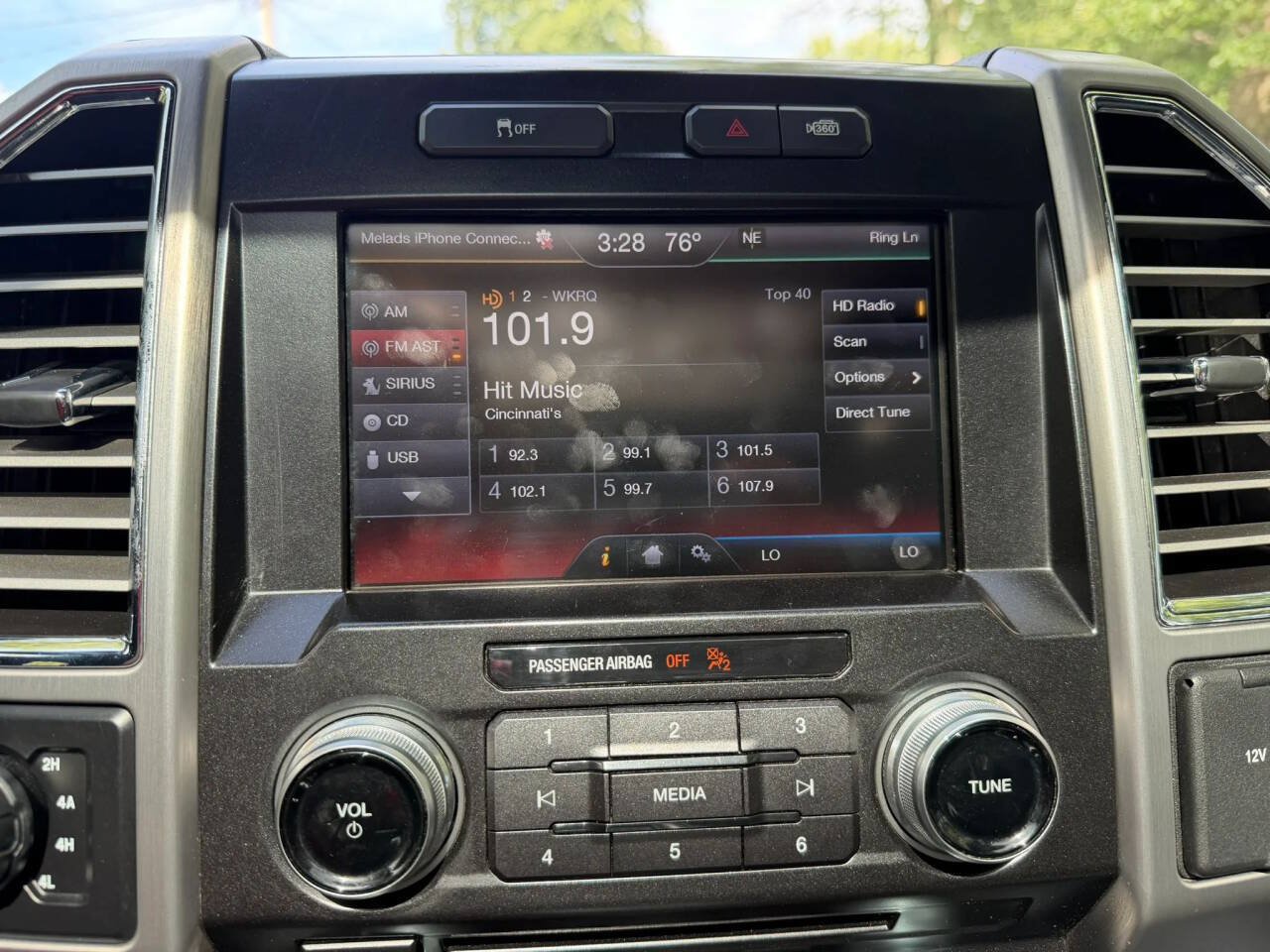 Used 2015 Ford F150 Platinum w/ Equipment Group 701A Luxury AWD/4WD image 35